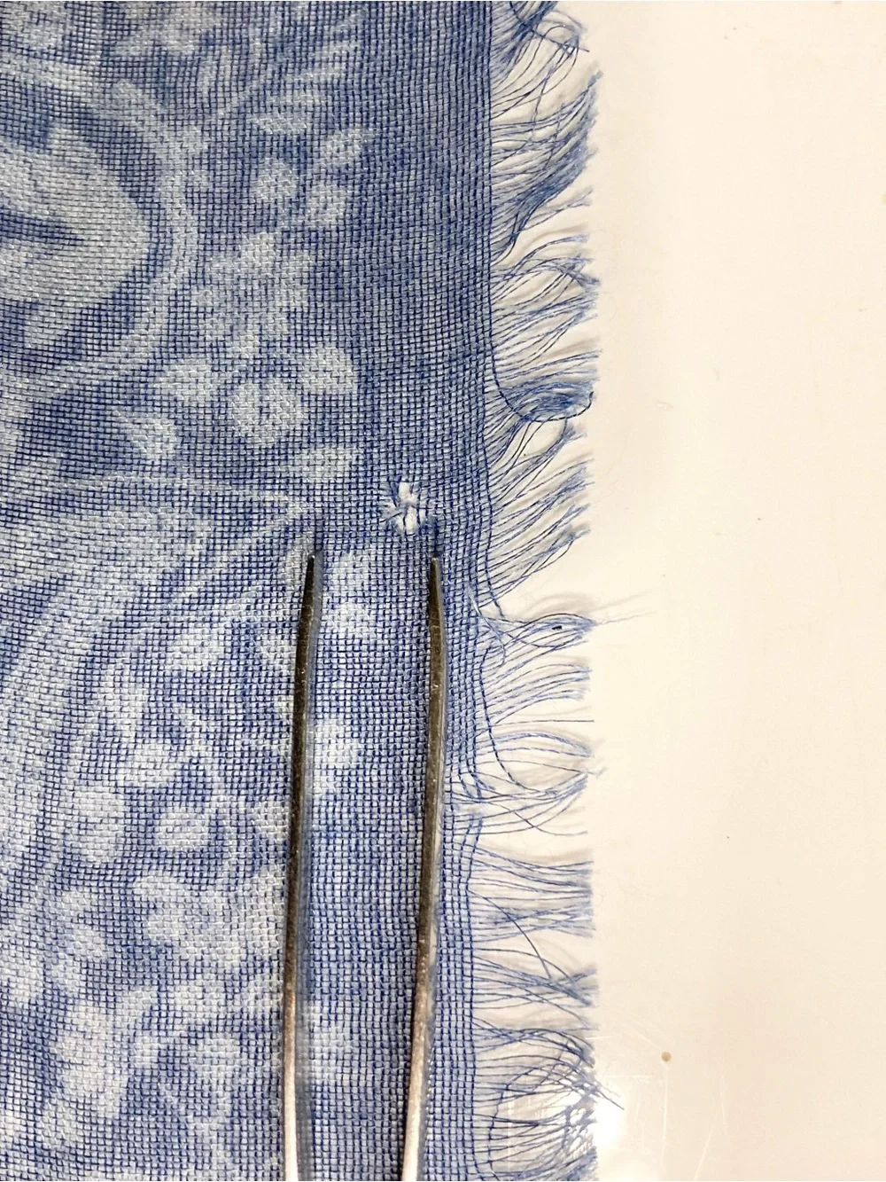 nwot JOHN VARVATOS Scarf 25”x73” Blue-Paisley ITALY Modal Fringe Trim